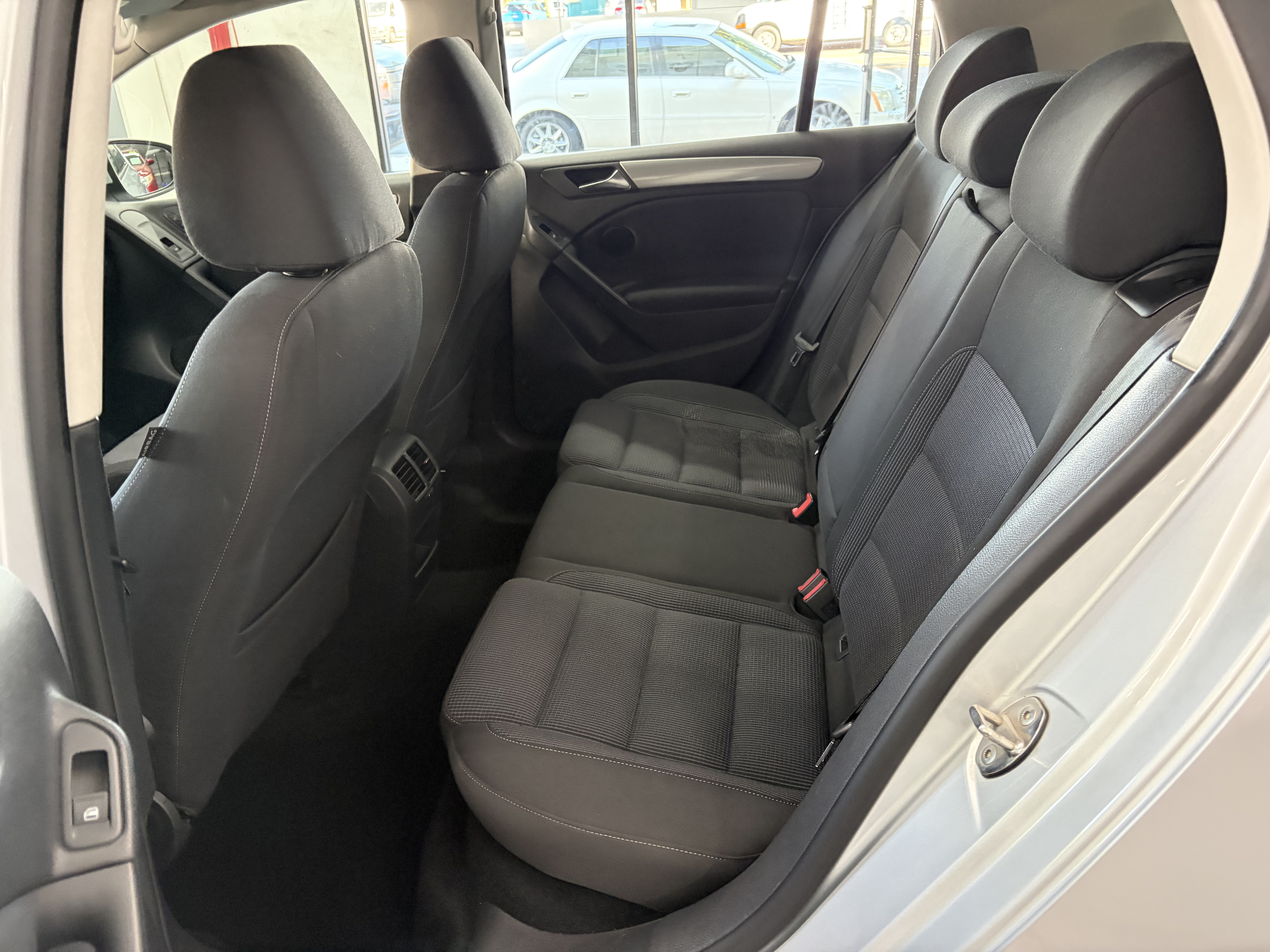 Used 2013 Volkswagen Golf 4-Door FWD image 14