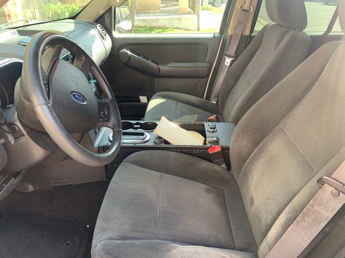 Used 2009 Ford Explorer 2WD XLT image 10