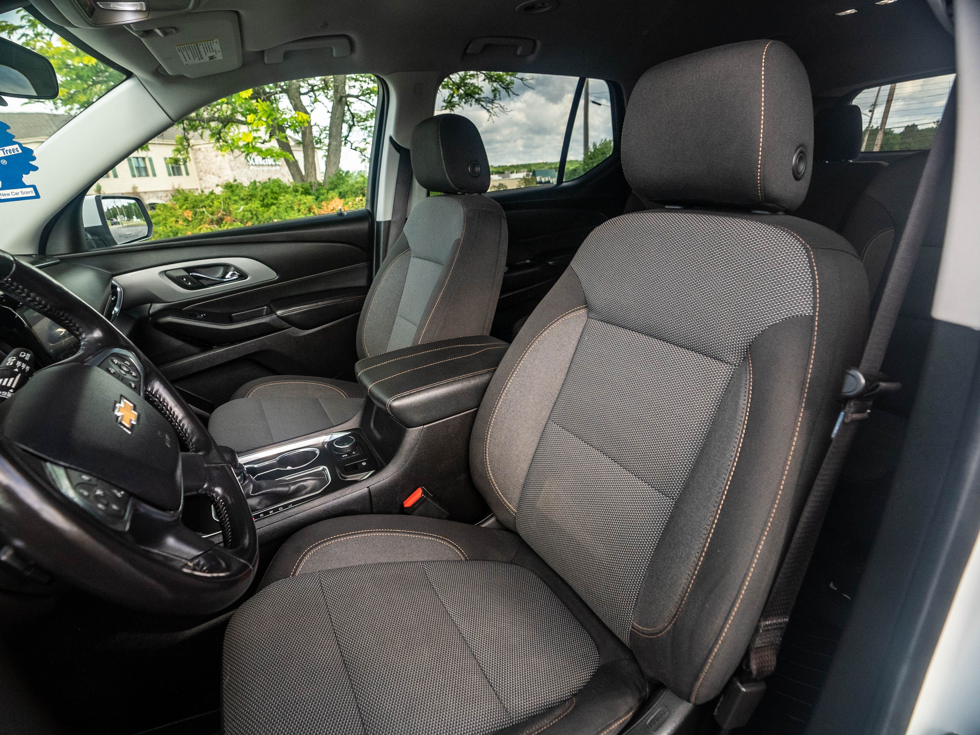 Used 2021 Chevrolet Traverse AWD LT image 28