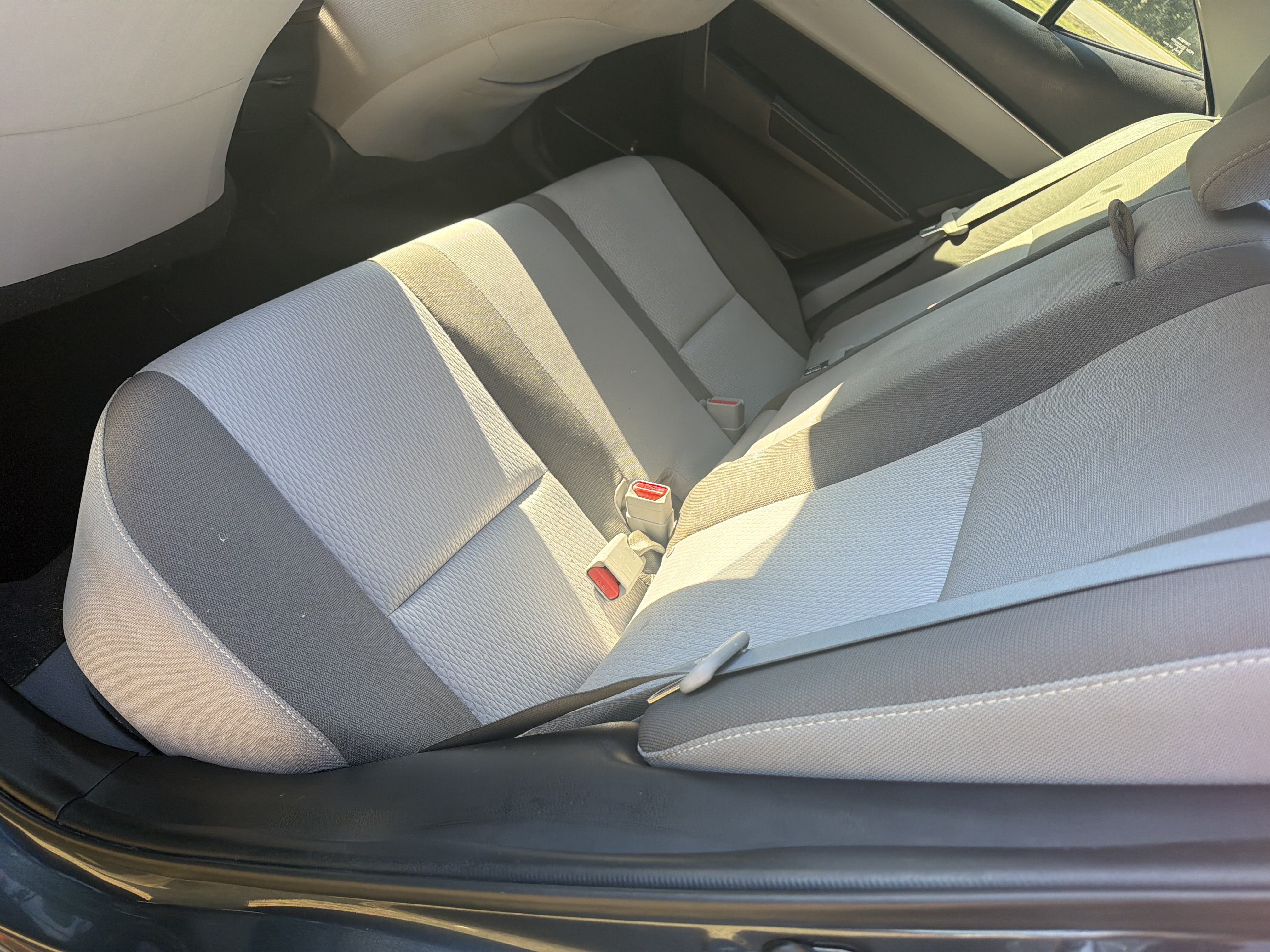 Used 2017 Toyota Corolla LE FWD image 79