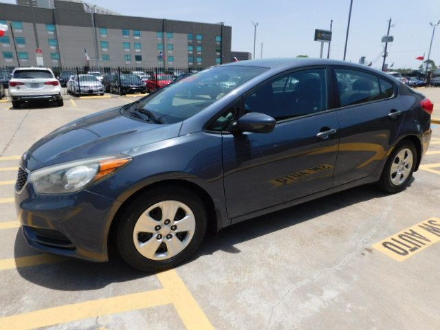 Used 2016 Kia Forte LX Sedan FWD image 4