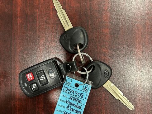 Used 2006 Hyundai Elantra GLS Sedan FWD image 16