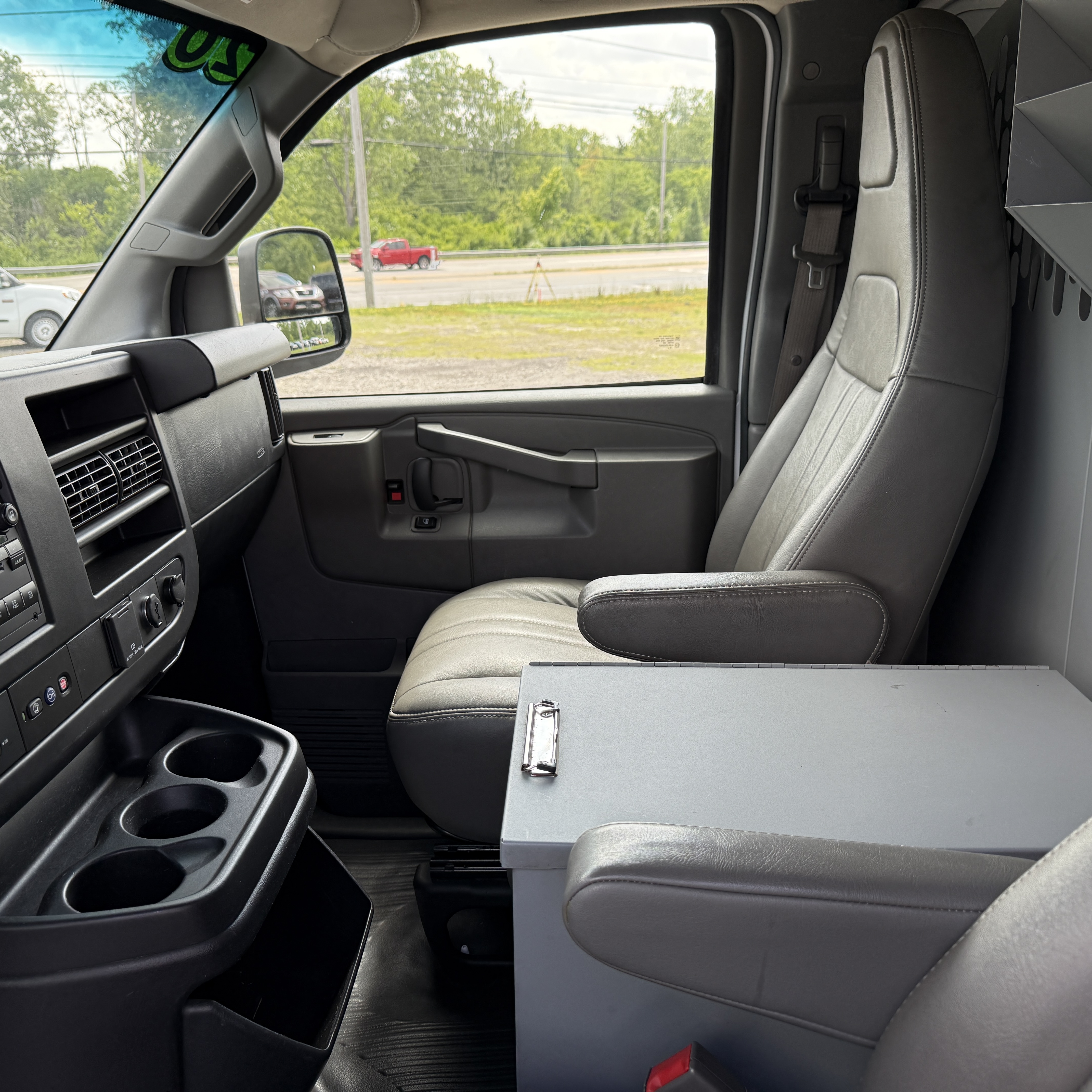 Used 2020 Chevrolet Express 3500 UNAVAIL RWD image 15