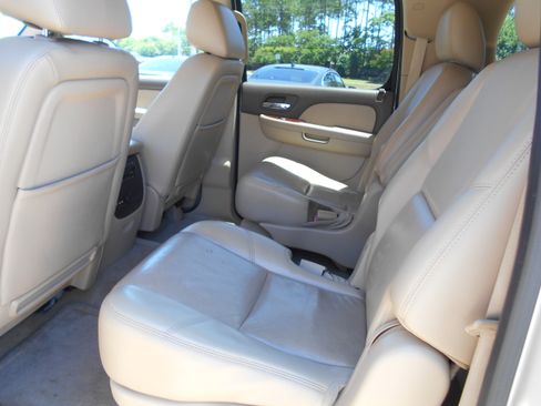 Used 2011 Chevrolet Suburban 4WD LTZ image 9