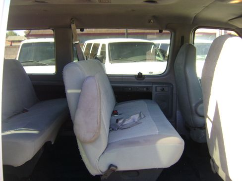 Used 2002 Ford E-350 and Econoline 350 XL image 8