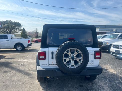 Used 2020 Jeep Wrangler Freedom Edition image 3