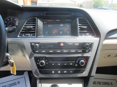 Used 2017 Hyundai Sonata SE Sedan 4D FWD image 7