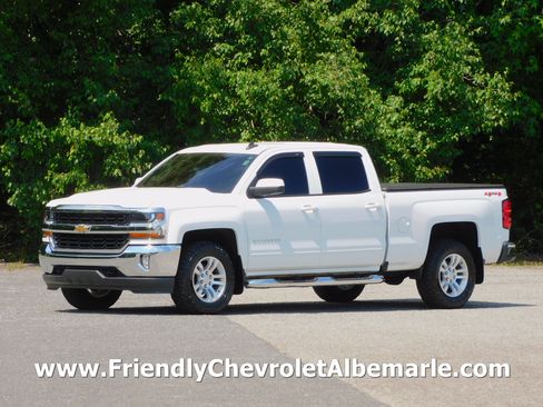 Used 2017 Chevrolet Silverado 1500 4x4 Crew Cab LT image 1