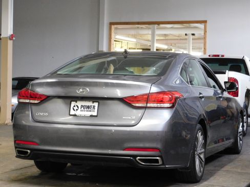 Used 2015 Hyundai Genesis 3.8 image 7