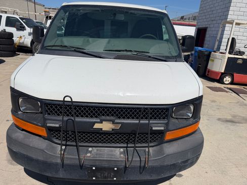 Used 2014 Chevrolet Express 3500 UNAVAIL RWD image 2