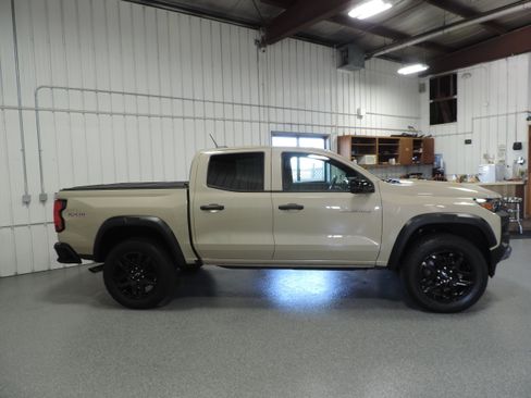 Used 2023 Chevrolet Colorado Trail Boss image 13