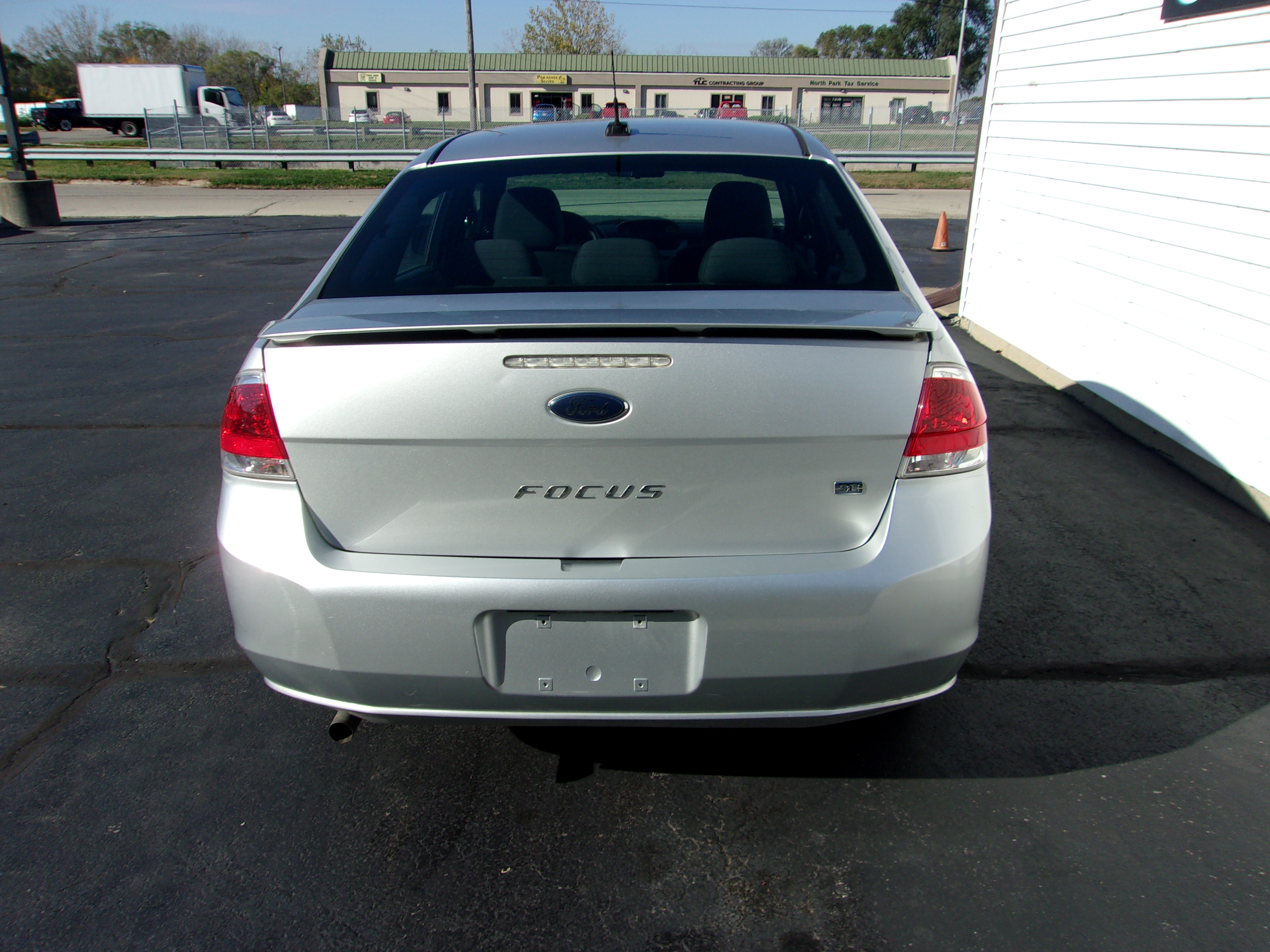 Used 2010 Ford Focus SE Sedan FWD image 3