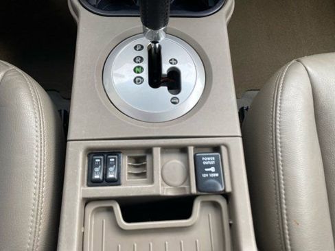 Used 2007 Mitsubishi Endeavor SE image 21