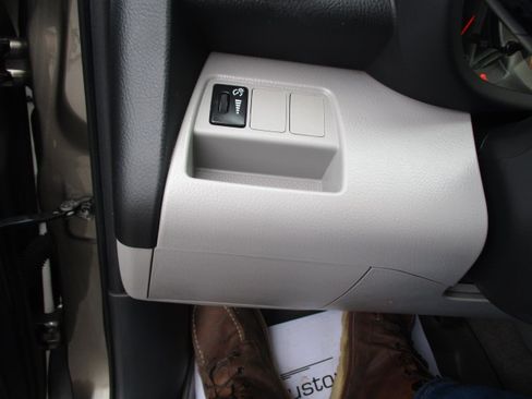 Used 2011 Toyota RAV4 image 50