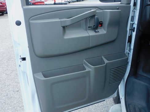 Used 2024 GMC Savana 2500 image 15