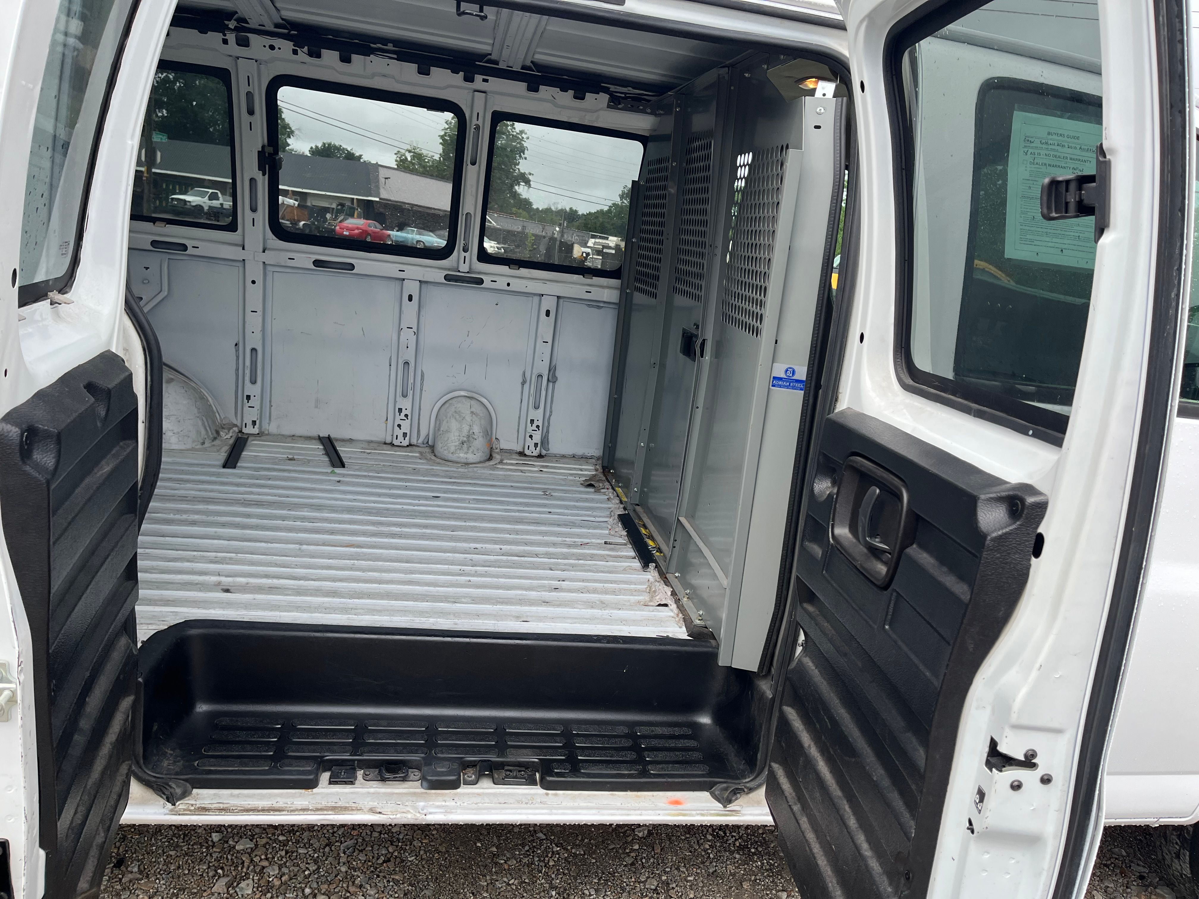 Used 2010 Chevrolet Express 2500 RWD image 28