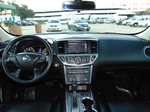 Used 2020 Nissan Pathfinder S image 15
