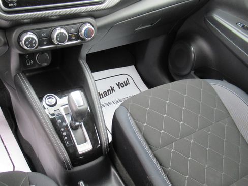 Used 2018 Nissan Kicks S image 14