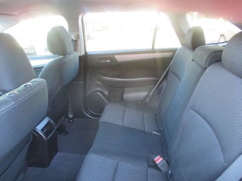 Used 2017 Subaru Outback 2.5i Premium image 8