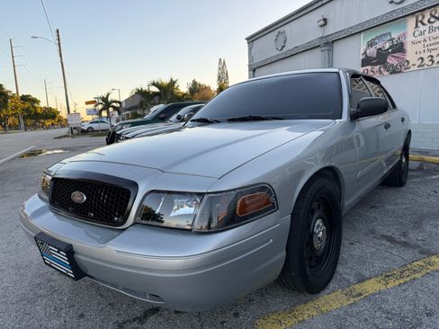 Used 2008 Ford Crown Victoria Police Interceptor image 4