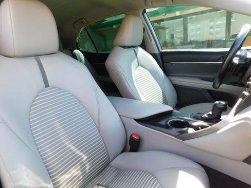 Used 2021 Toyota Camry SE image 19