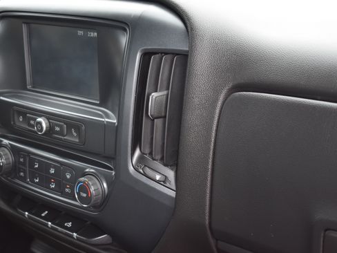 Used 2018 Chevrolet Silverado 1500 4x4 Double Cab image 36