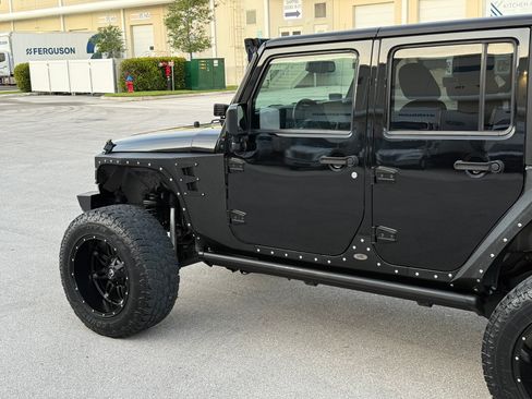 Used 2015 Jeep Wrangler 4WD Unlimited Sport image 39