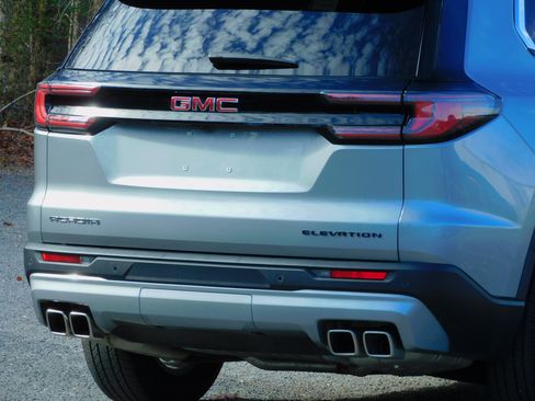 Used 2025 GMC Acadia Elevation image 9