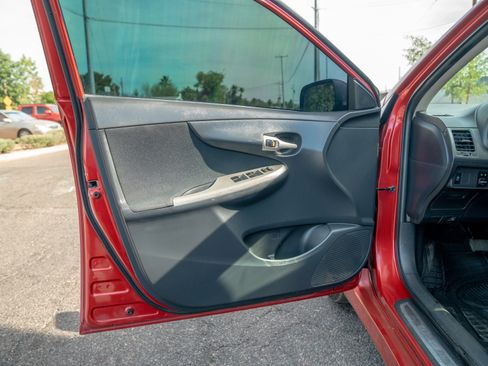Used 2013 Toyota Corolla LE image 9