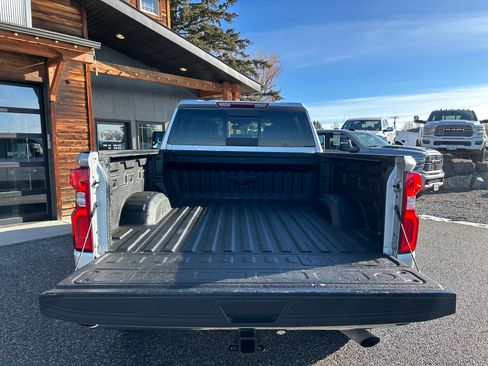 Used 2020 Chevrolet Silverado 3500 LTZ image 9