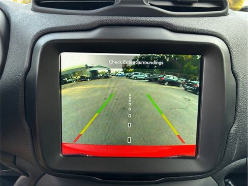 Used 2021 Jeep Renegade Limited image 27