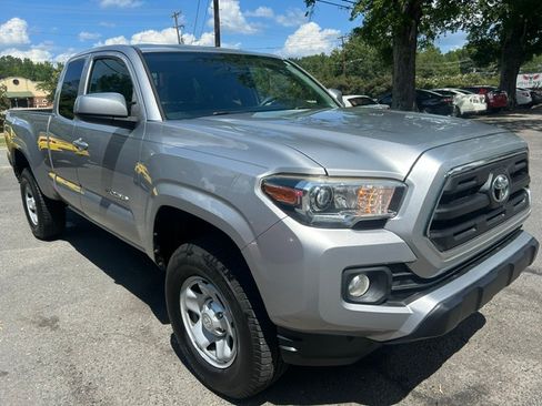 Used 2017 Toyota Tacoma 2WD Access Cab image 7