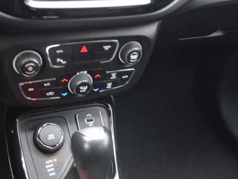 Used 2018 Jeep Compass Limited image 19