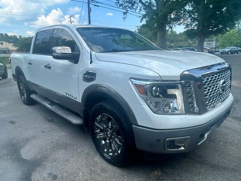 Used 2017 Nissan Titan XD 4x4 Crew Cab image 7