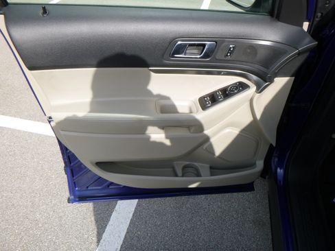 Used 2014 Ford Explorer XLT image 11