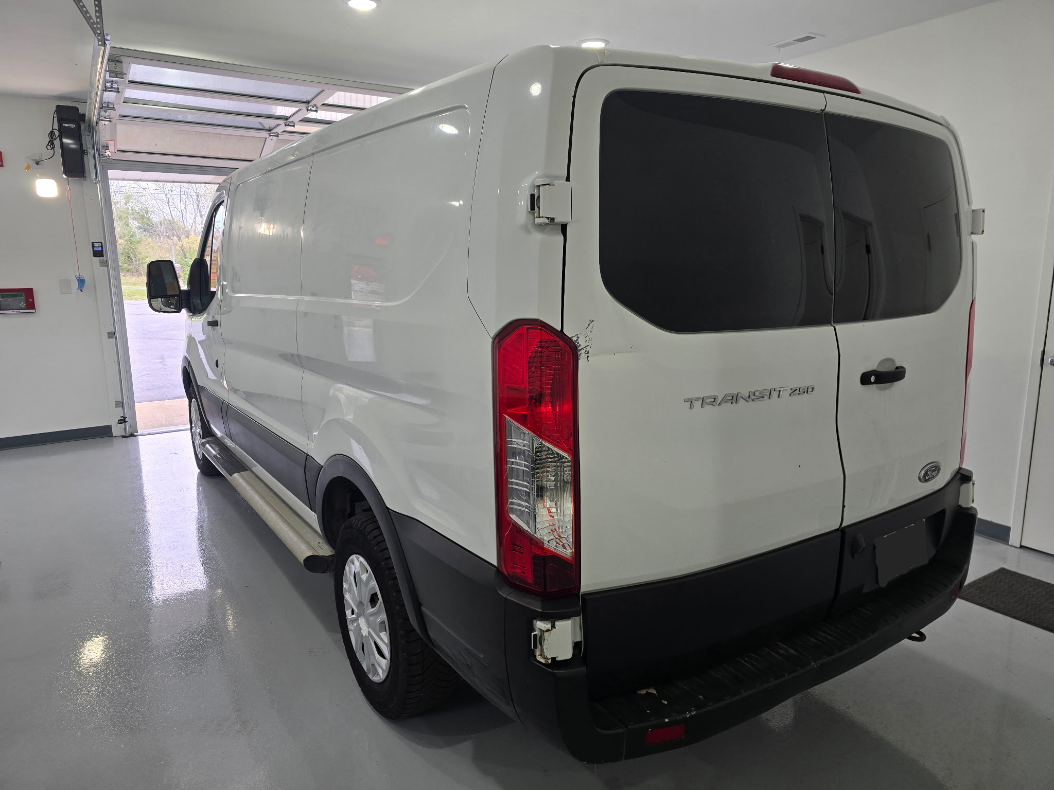 Used 2019 Ford Transit 250 130 Low Roof RWD image 5