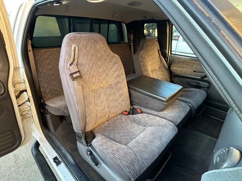 Used 1999 Dodge Ram 2500 Truck SLT image 18