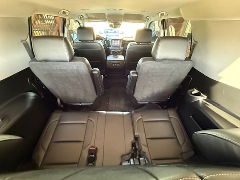 Used 2018 Chevrolet Suburban Premier image 18