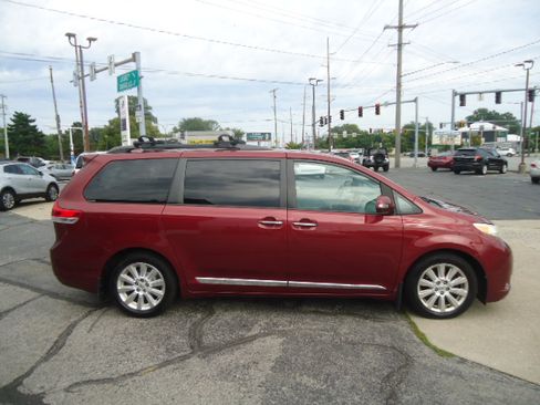 Used 2013 Toyota Sienna XLE Limited FWD image 14