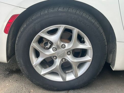 Used 2019 Chrysler Pacifica Touring-L Plus FWD image 34