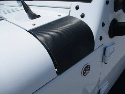 Used 2015 Jeep Wrangler 4WD Unlimited Sahara image 14