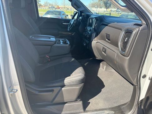 Used 2019 Chevrolet Silverado 1500 LT image 2