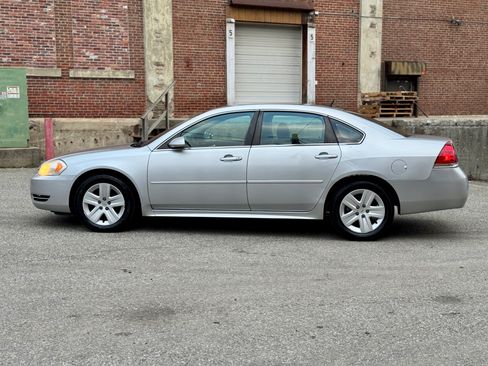 Used 2011 Chevrolet Impala image 2