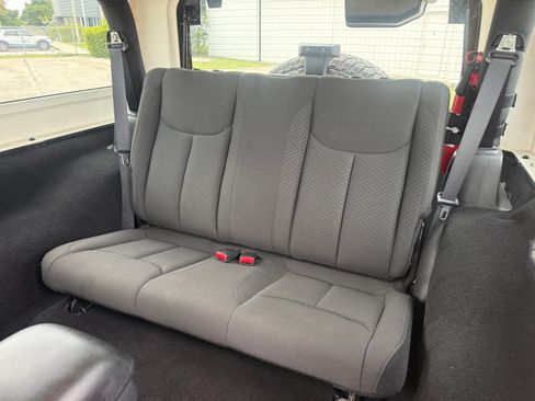 Used 2017 Jeep Wrangler Sport AWD/4WD image 13