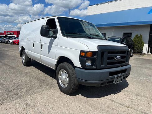 Used 2014 Ford E-350 and Econoline 350 image 3
