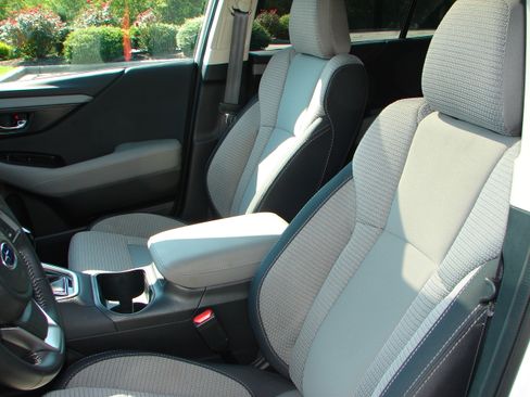 Used 2025 Subaru Outback Premium AWD/4WD image 4