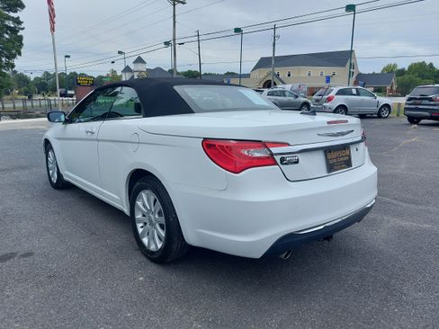 Used 2011 Chrysler 200 Touring image 11