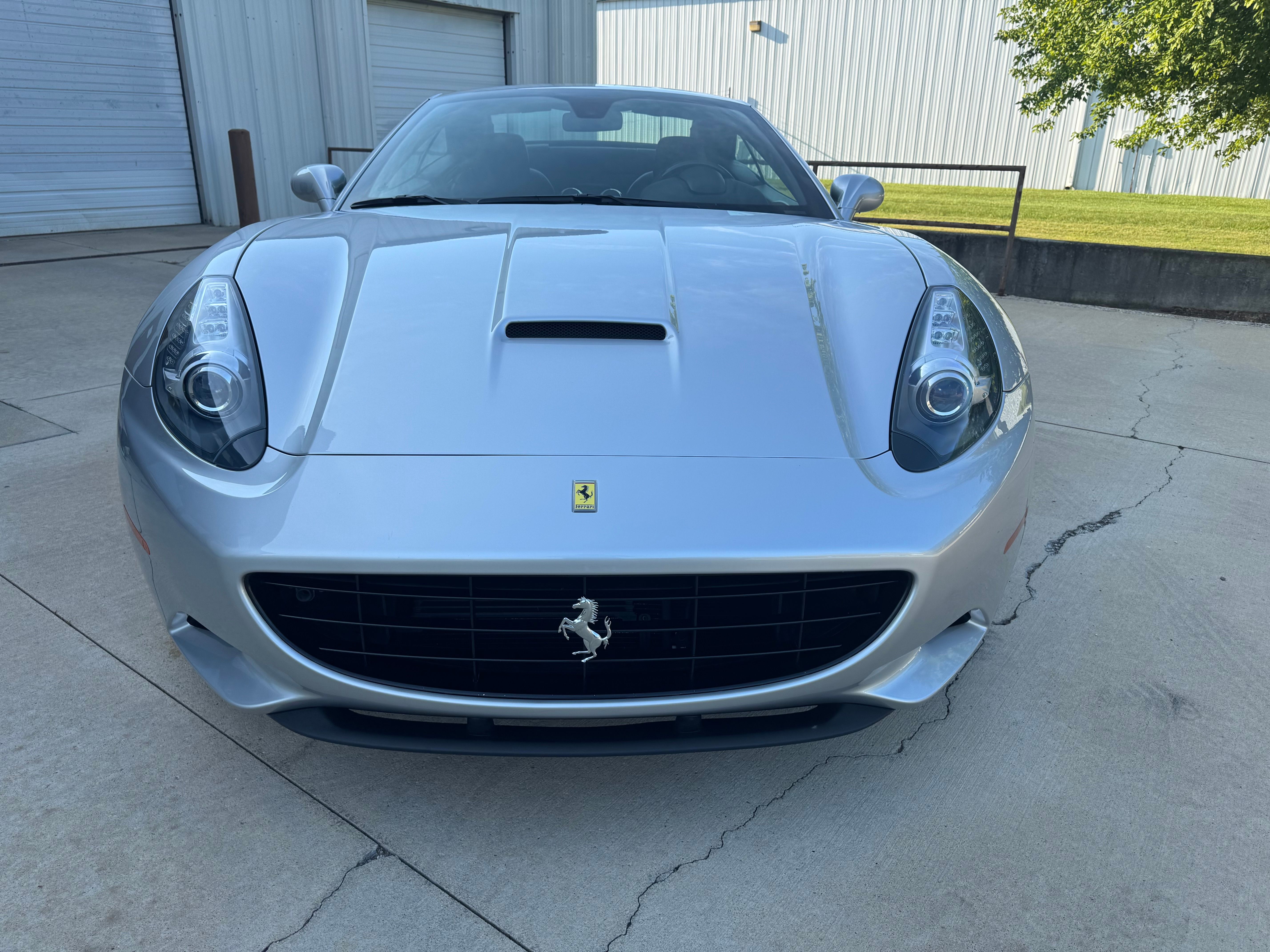 Used 2012 Ferrari California RWD image 10