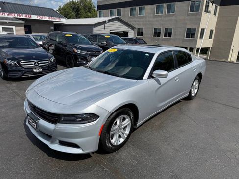 Used 2021 Dodge Charger SXT image 2