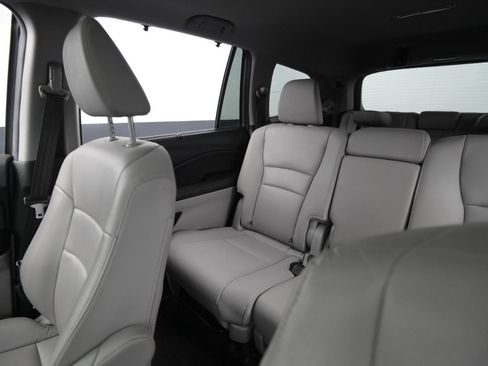 Used 2017 Honda Pilot Touring image 46